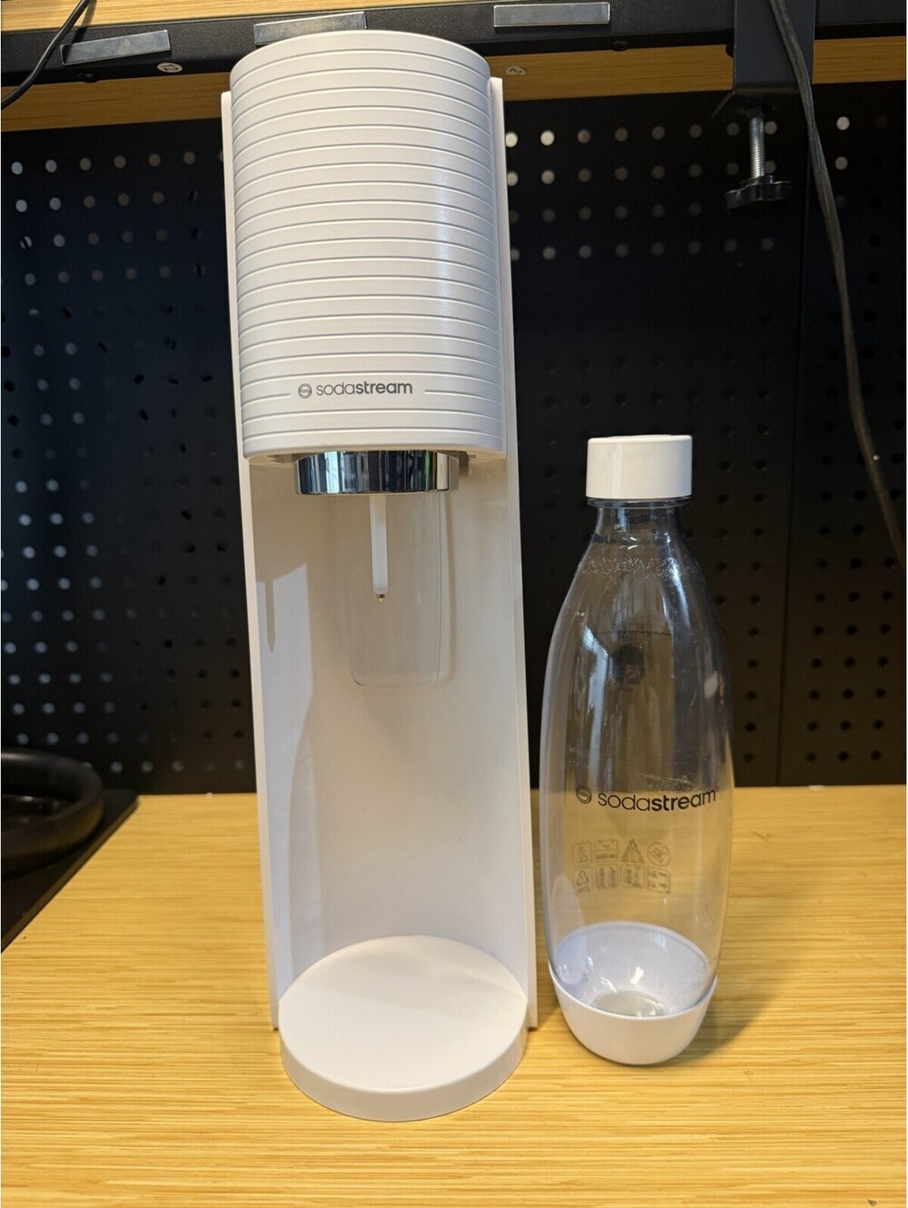 SodaStream Terra Sparkling Water Maker White Soda Machine Ter-001 With 1 Bottle